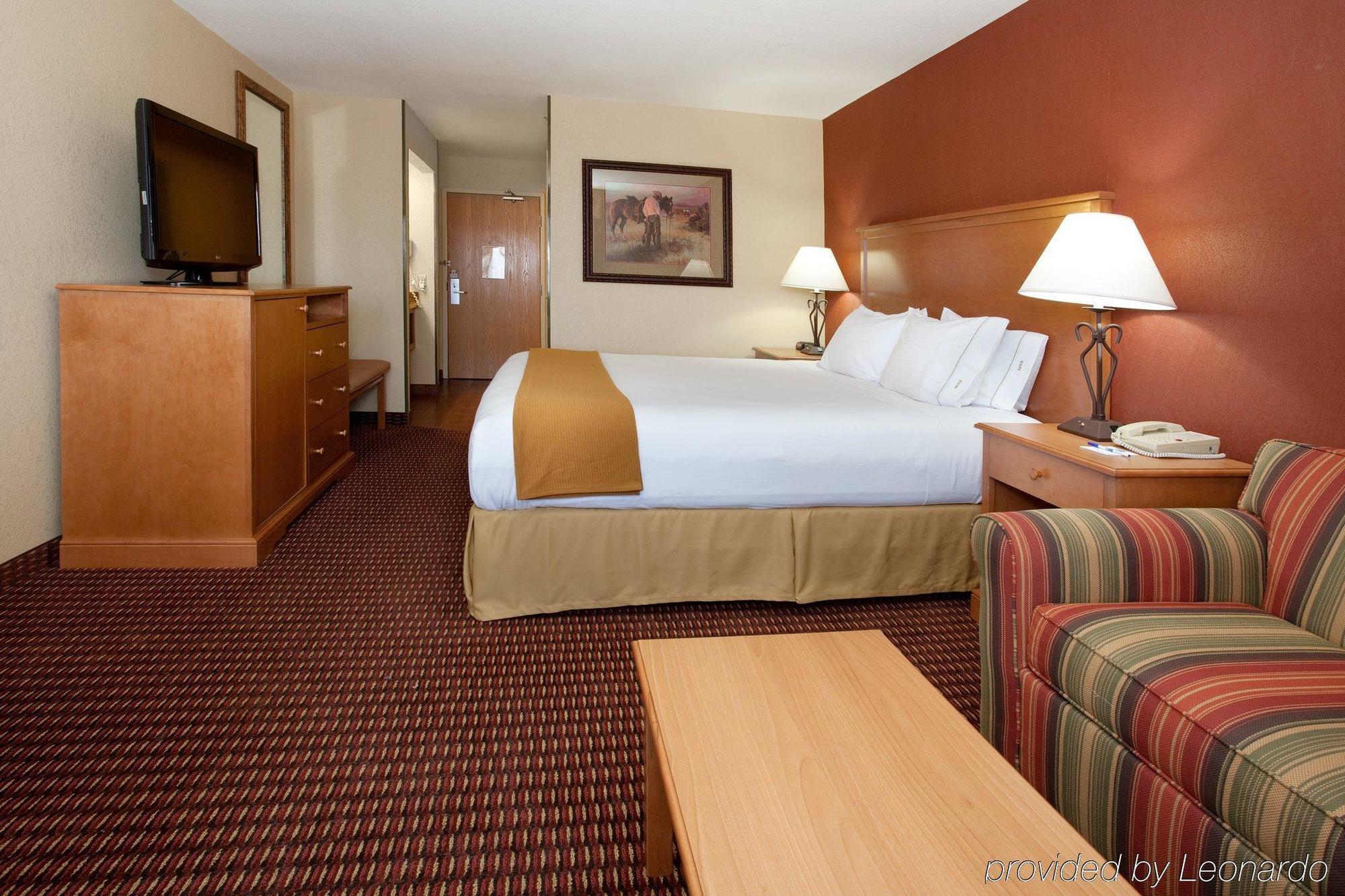 Holiday Inn Express Hotel & Suites Raton By Ihg Rum bild