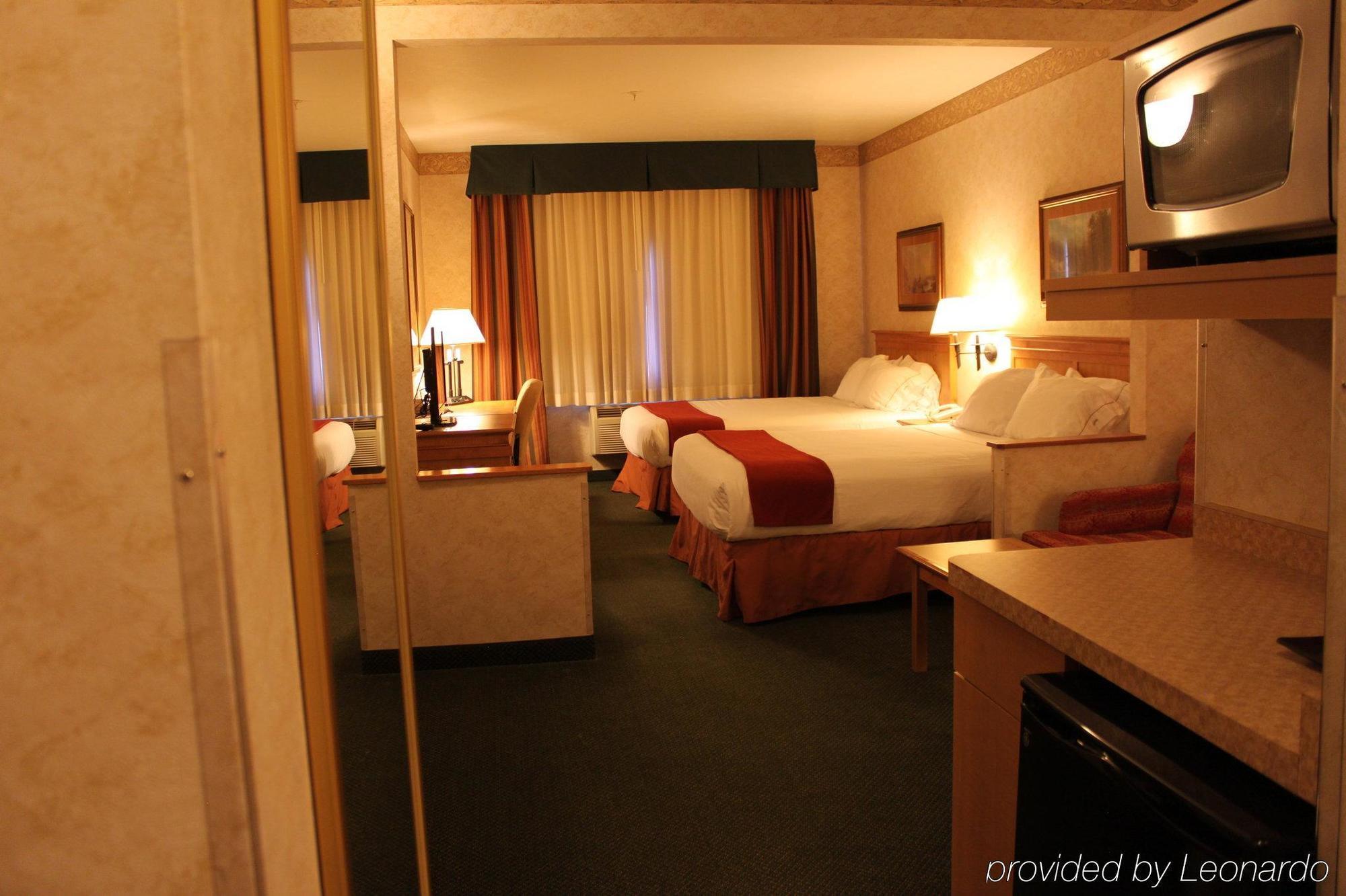 Holiday Inn Express Hotel & Suites Raton By Ihg Exteriör bild
