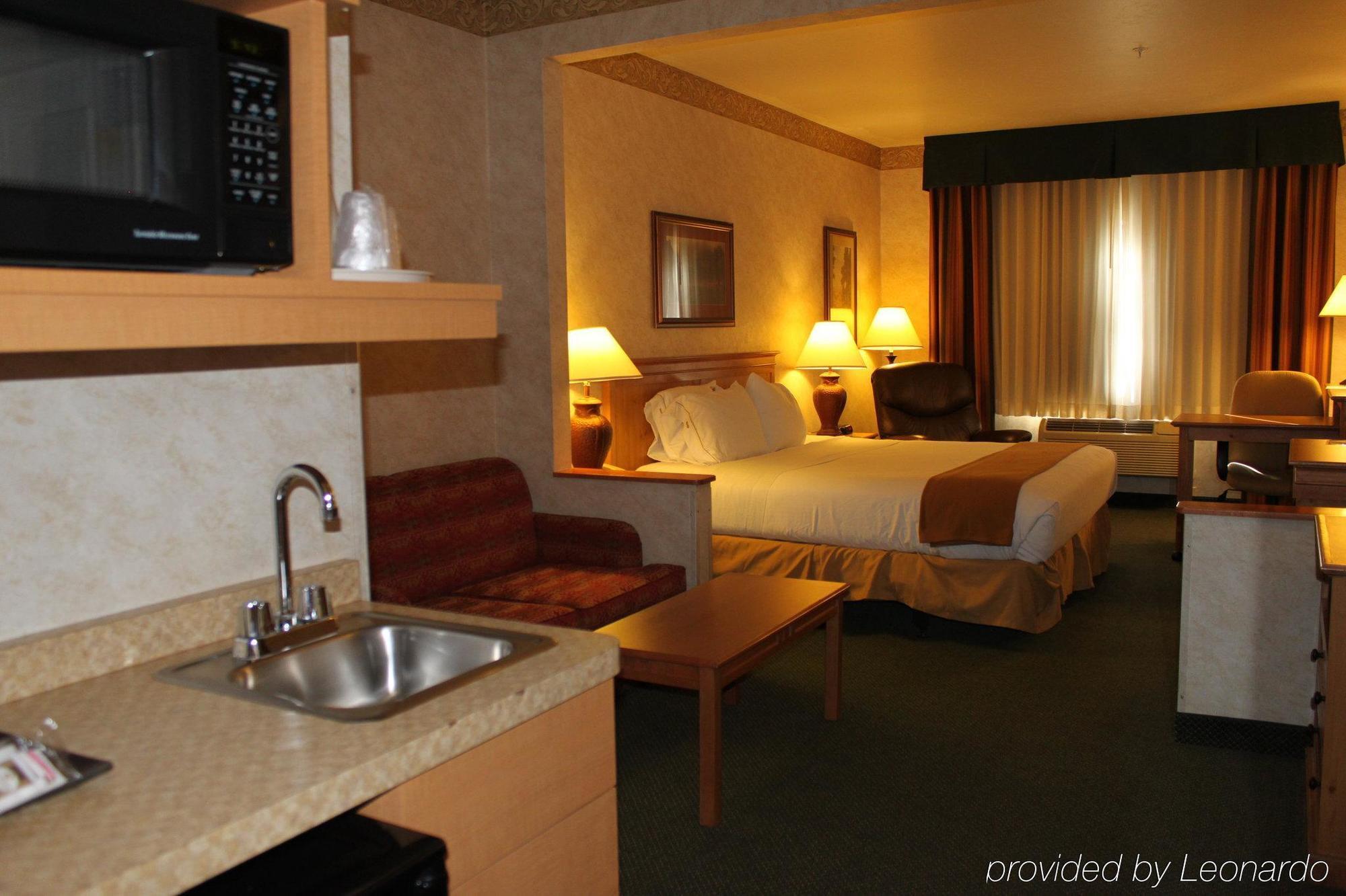Holiday Inn Express Hotel & Suites Raton By Ihg Exteriör bild