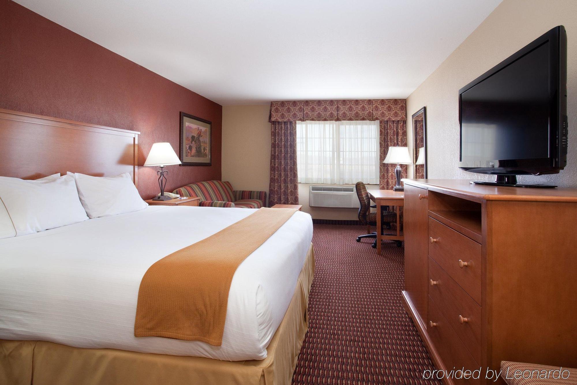 Holiday Inn Express Hotel & Suites Raton By Ihg Rum bild