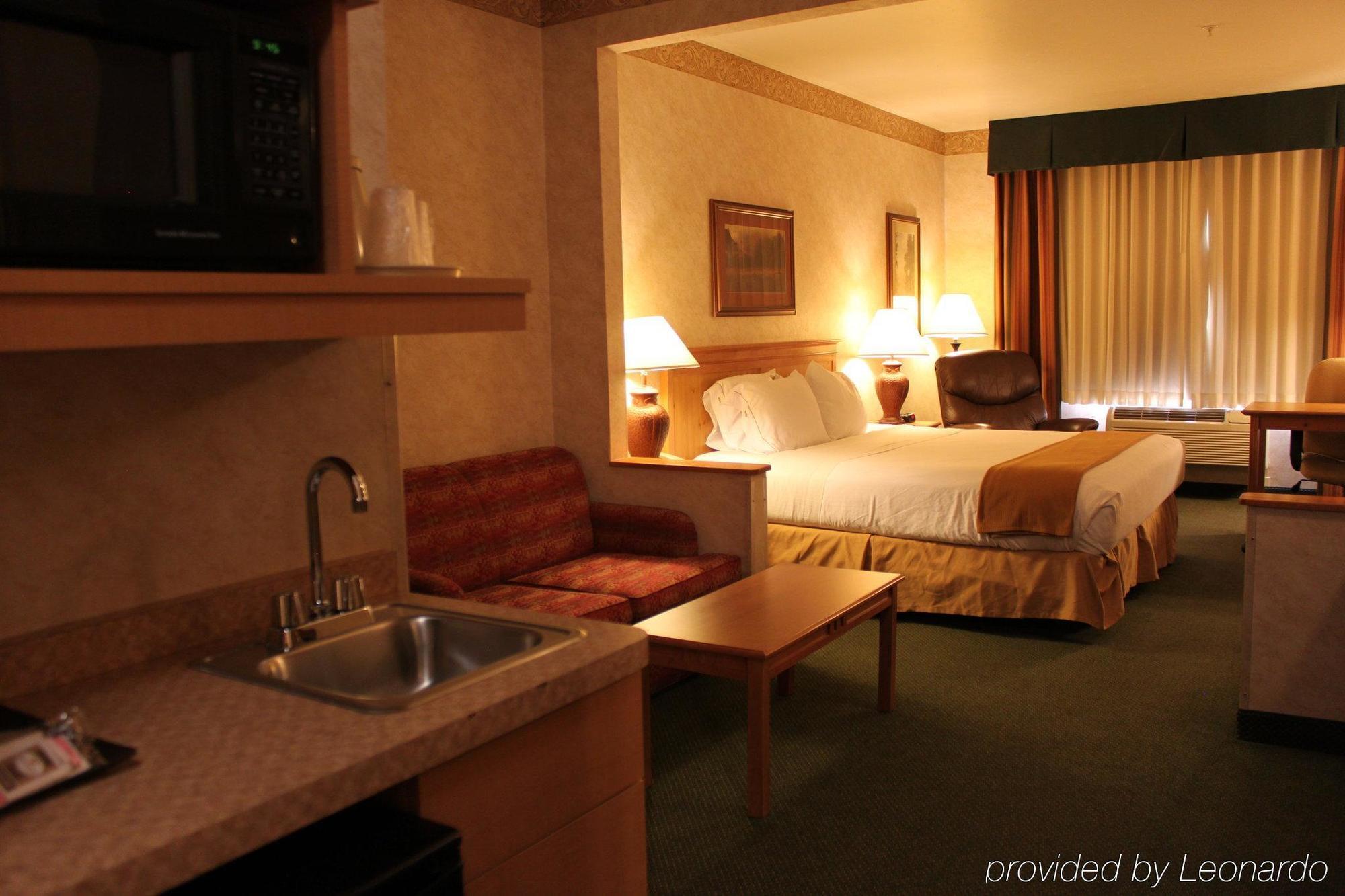Holiday Inn Express Hotel & Suites Raton By Ihg Exteriör bild