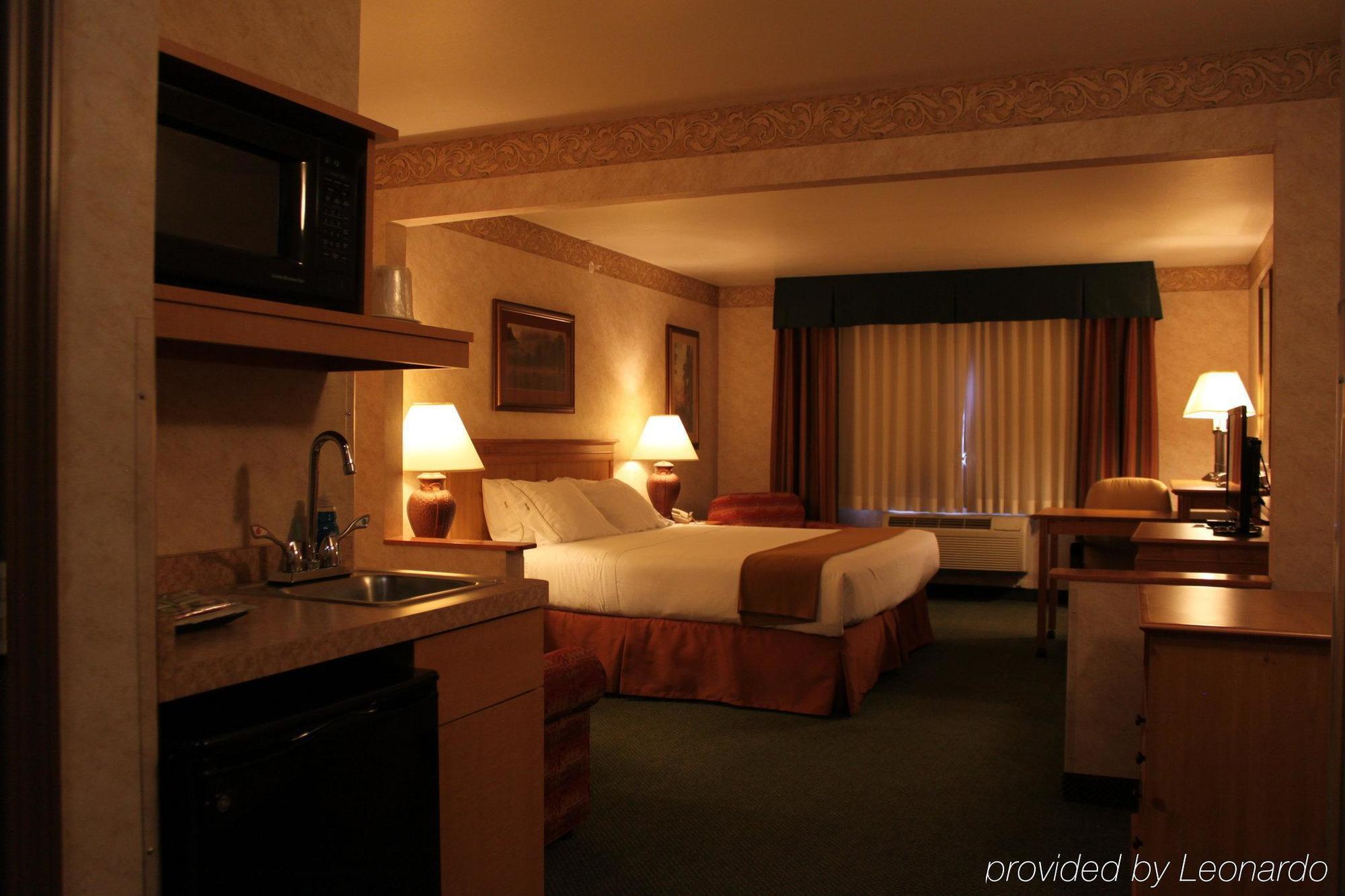 Holiday Inn Express Hotel & Suites Raton By Ihg Exteriör bild