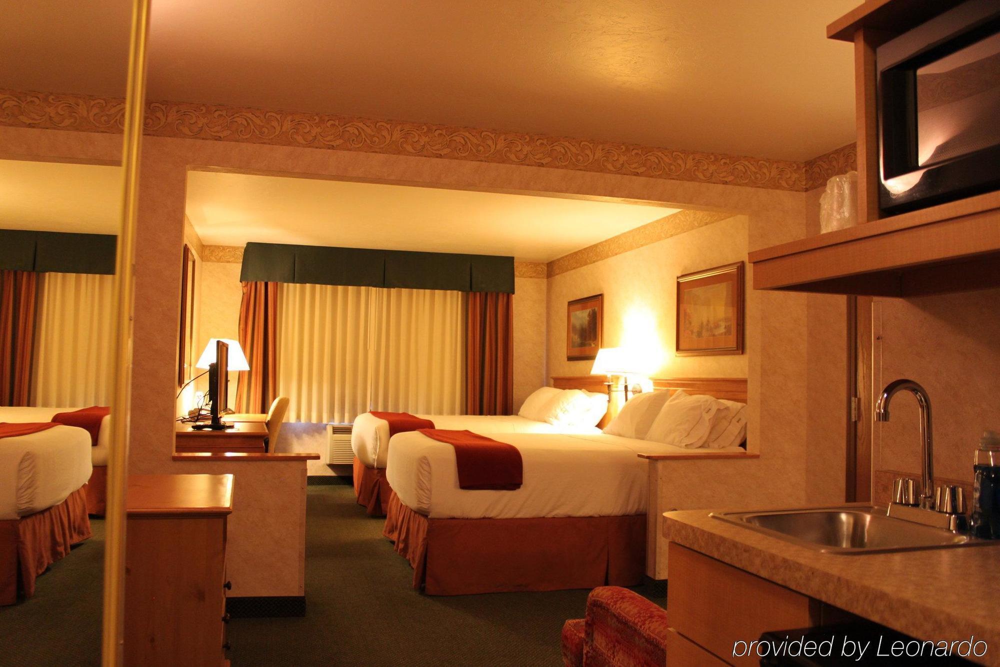 Holiday Inn Express Hotel & Suites Raton By Ihg Exteriör bild