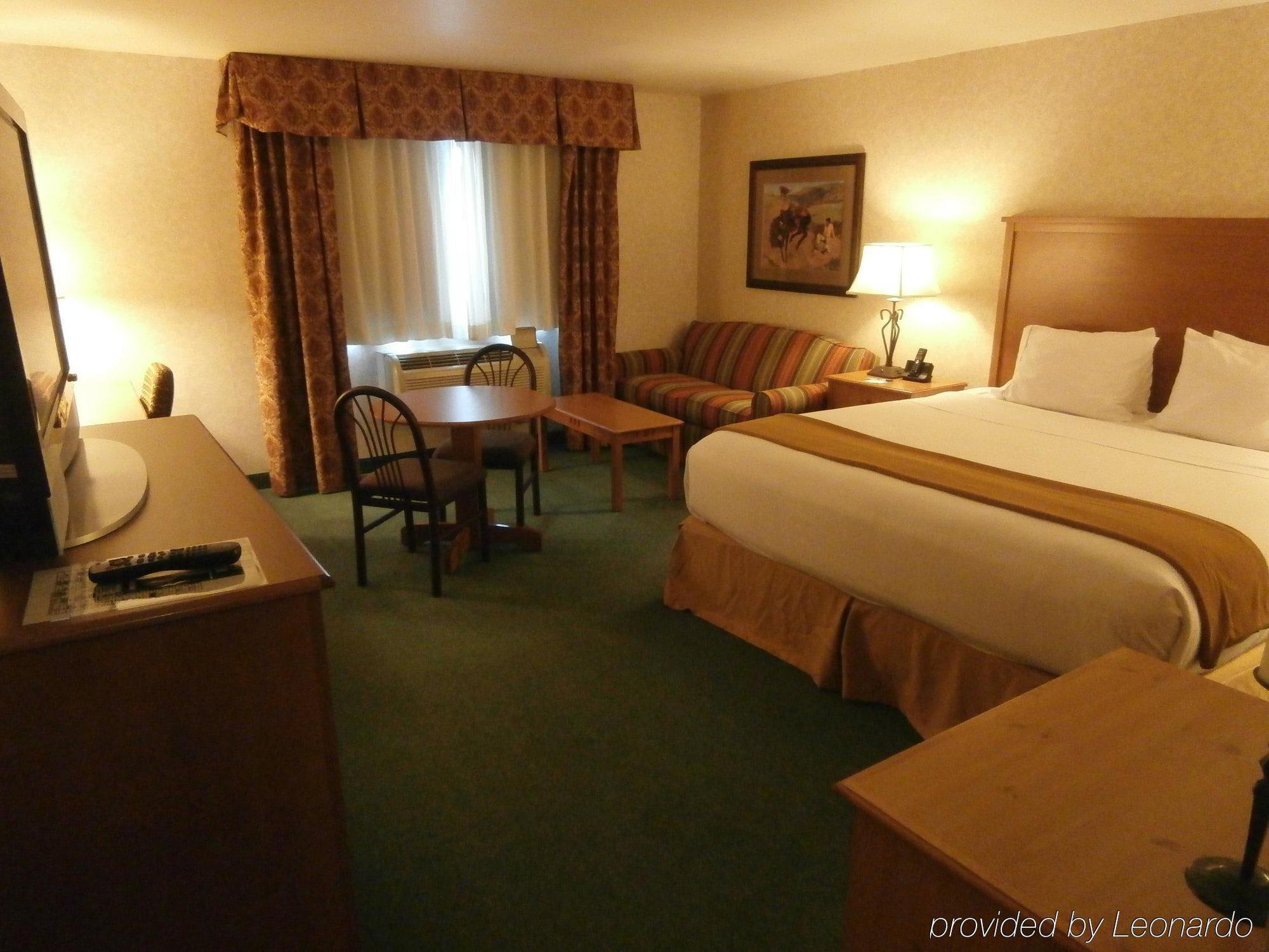 Holiday Inn Express Hotel & Suites Raton By Ihg Exteriör bild