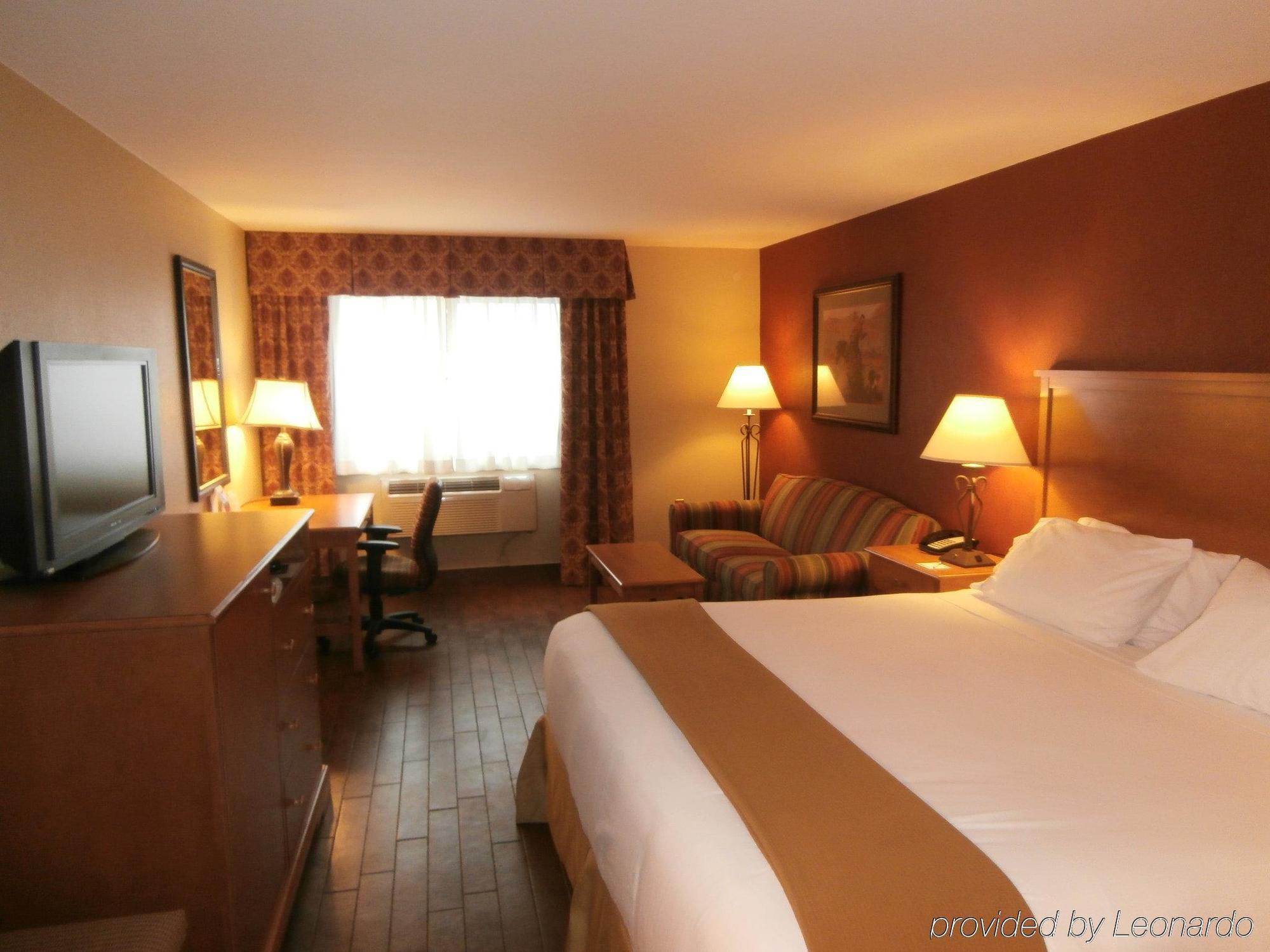 Holiday Inn Express Hotel & Suites Raton By Ihg Exteriör bild